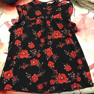 Red Floral, navy ruffle sleeveless Top. Sz:Medium